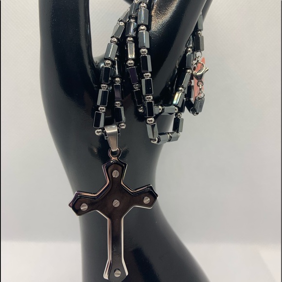 HÉMATITE CROSS PENDANT AND NECKLACE - Picture 5 of 8